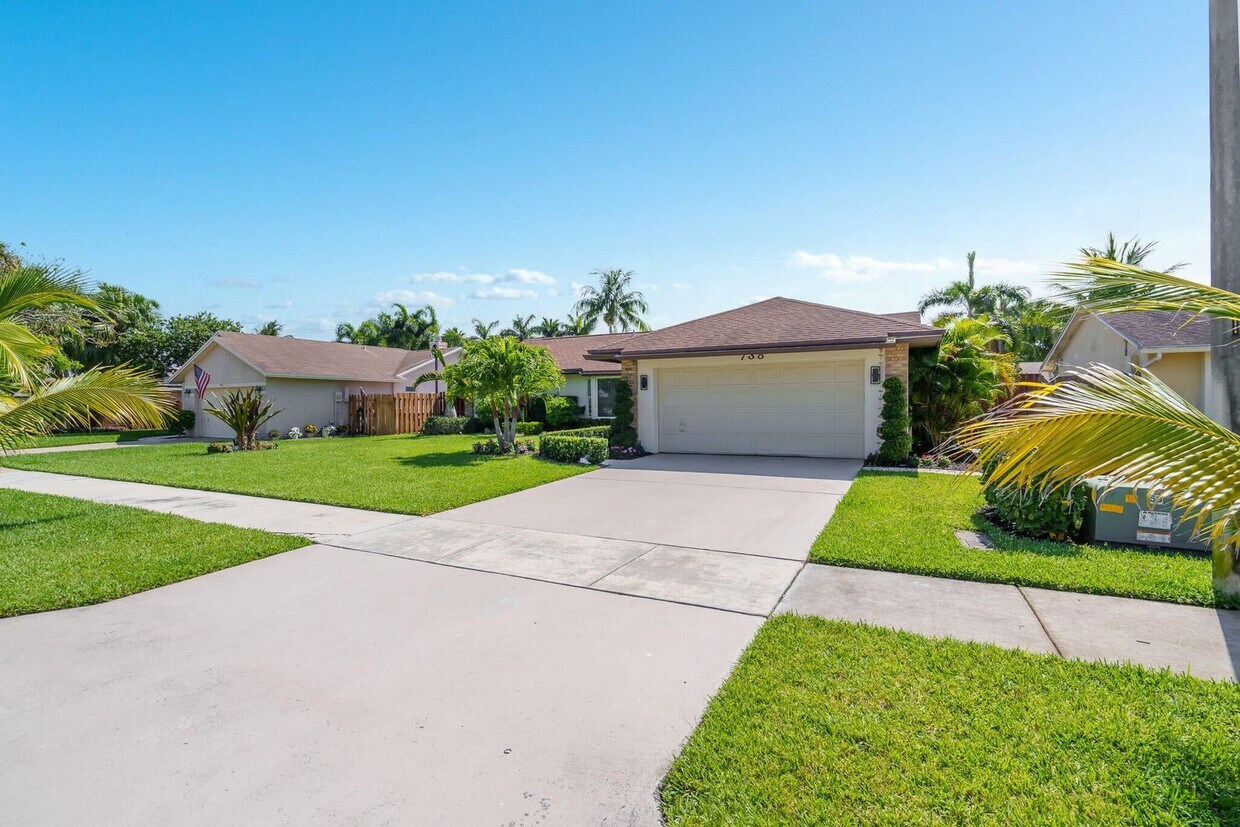 Foto principal - 738 NW 42nd Way