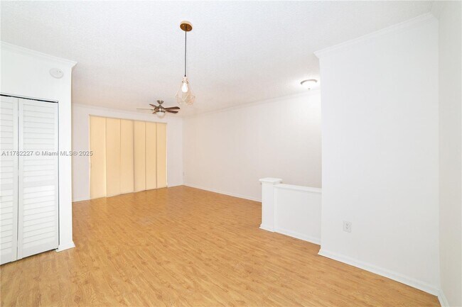 Foto del edificio - 17150 N Bay Rd