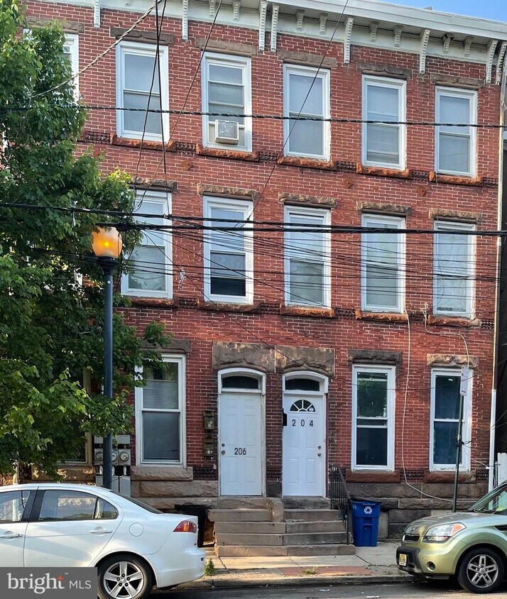 Foto del edificio - 204 W Hanover St