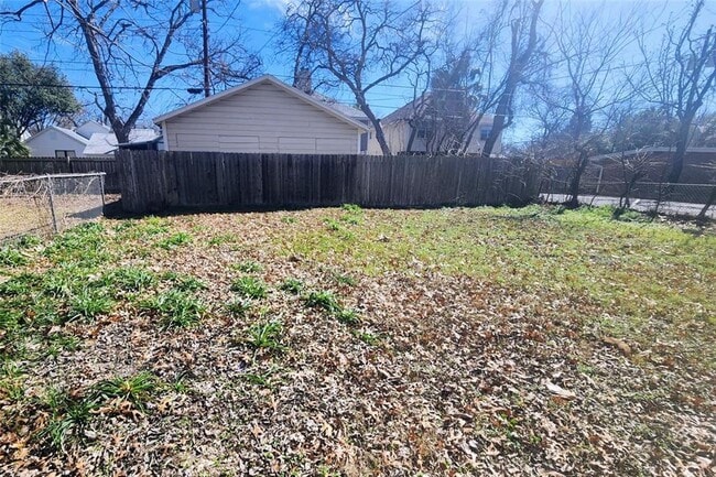 Foto del edificio - 3 Bed 2 Bath in Hyde Park with Huge Yard