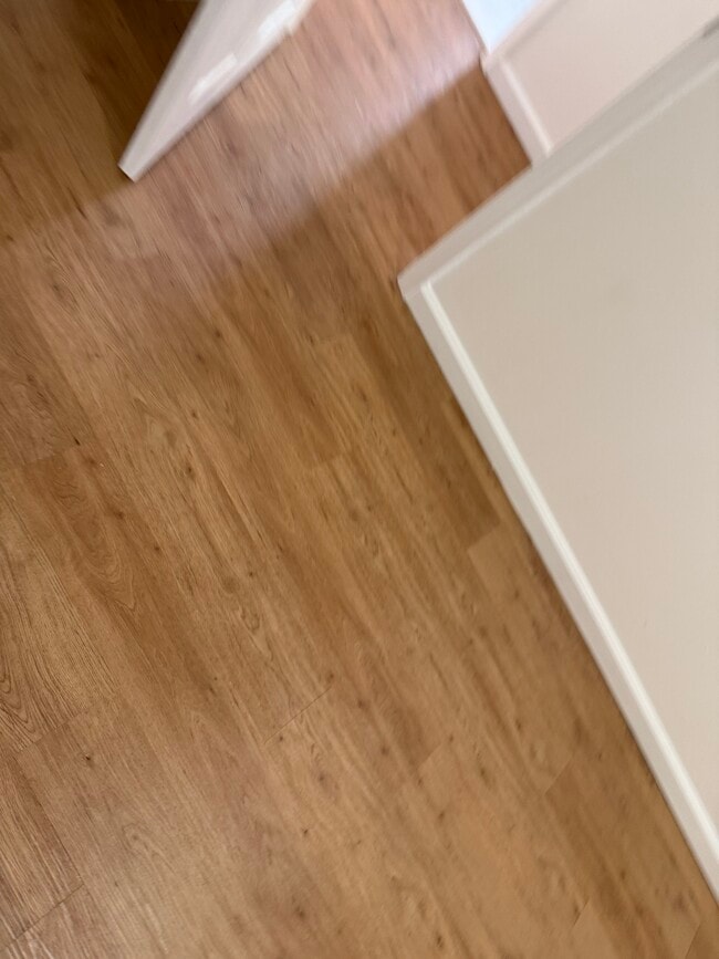 Building Photo - 835 Garrett Ln