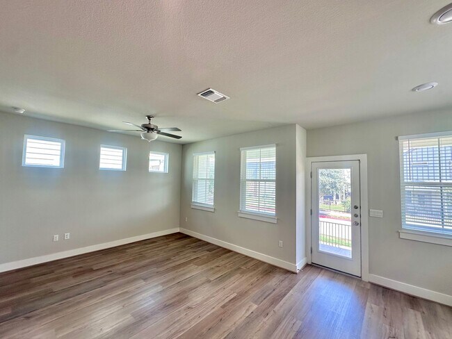Building Photo - Modern 3-Bedroom, 2.5-Bathroom in Easton P...