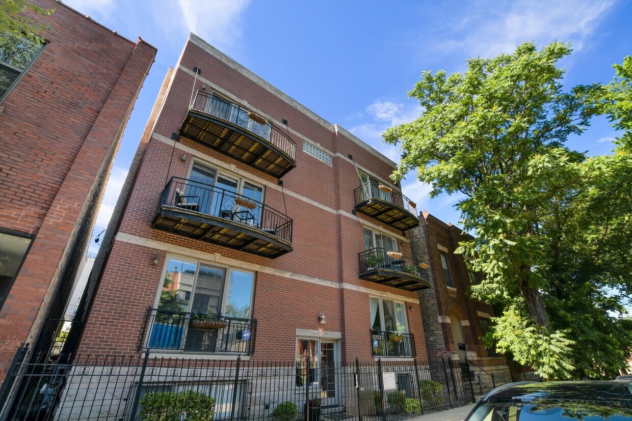 2027 W Race Ave, Chicago, IL 60612 Townhome Rentals in Chicago IL