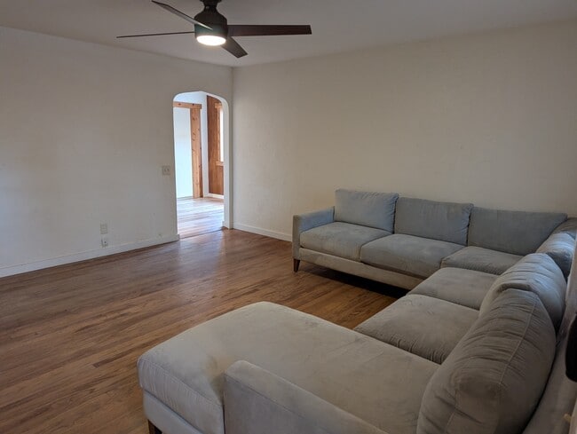 Foto del edificio - 455 NE Clay Ave