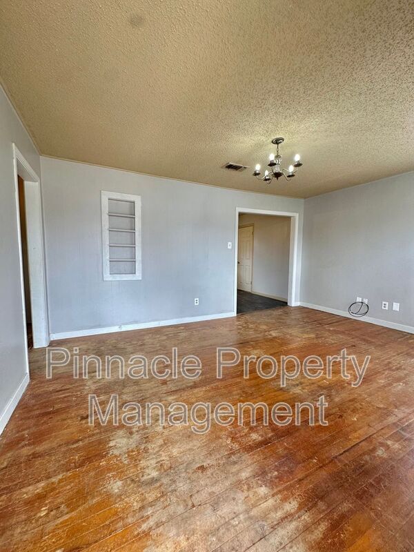 Foto del edificio - 309 N Milton St