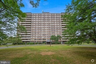 Building Photo - 302 Barclay Towers