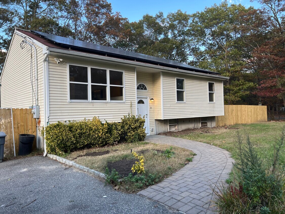 Primary Photo - 31 Beach Ln