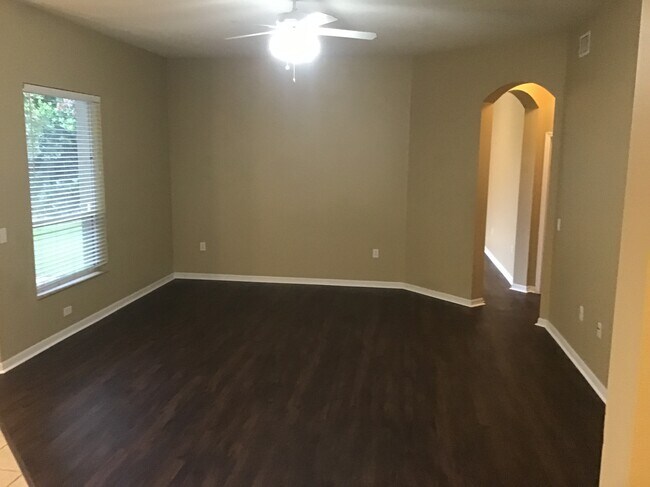 Foto del edificio - 16150 Bridgepark Dr
