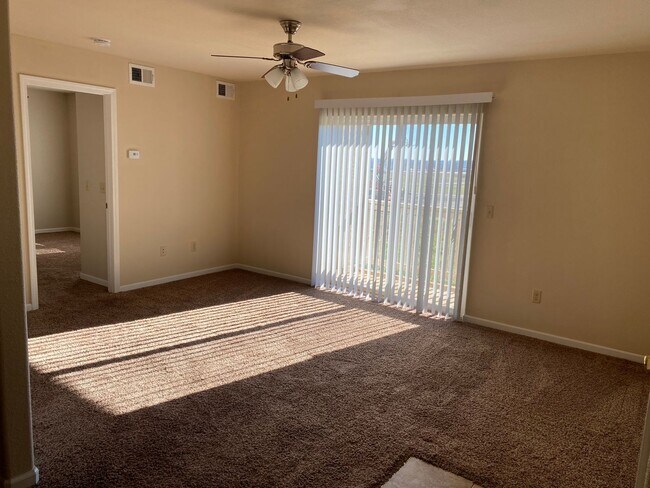 Foto del edificio - Nice ground floor 1 bedroom apartment!