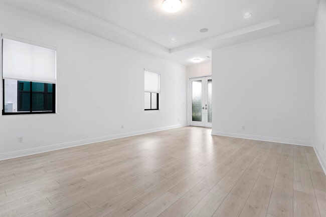 Foto del edificio - 13450 Artisan Cir