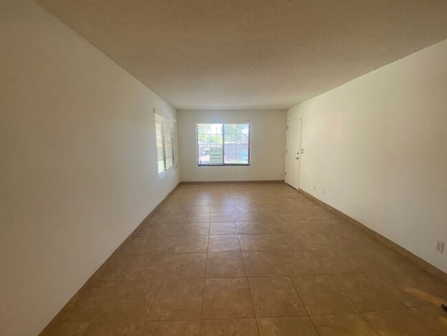 Building Photo - 2 Bedroom 2 Bath in Prime Tempe Location!