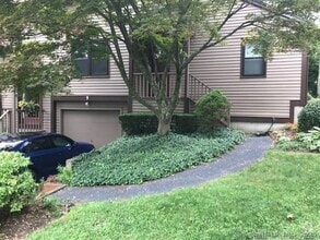 Building Photo - 9 Shadowwood Cir