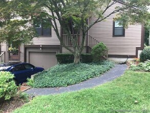 Building Photo - 9 Shadowwood Cir
