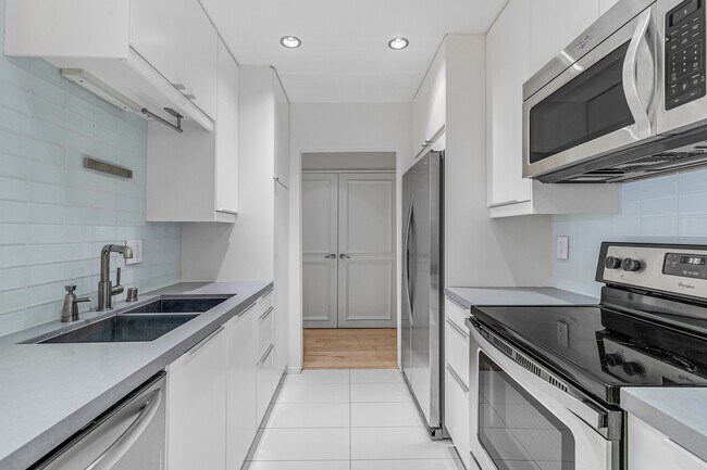 Foto del edificio - 8535 N W Knoll Dr