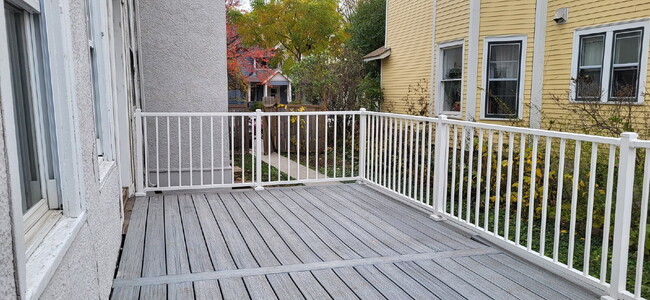 Foto del edificio - "Charming 2-Bed, 2-Bath Gem with Hardwood Floors in Vibrant Minneapolis!"