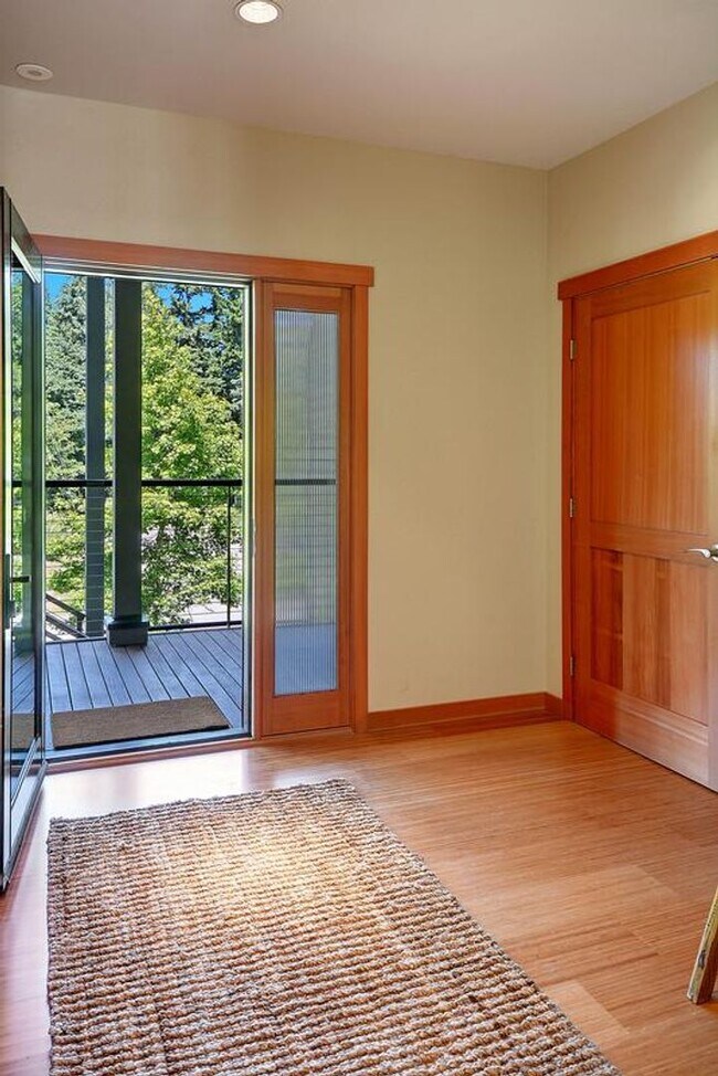 Building Photo - Vineyard Lane Penthouse