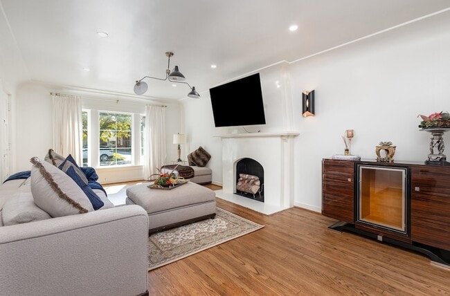 Building Photo - 4148 Normandy Ave