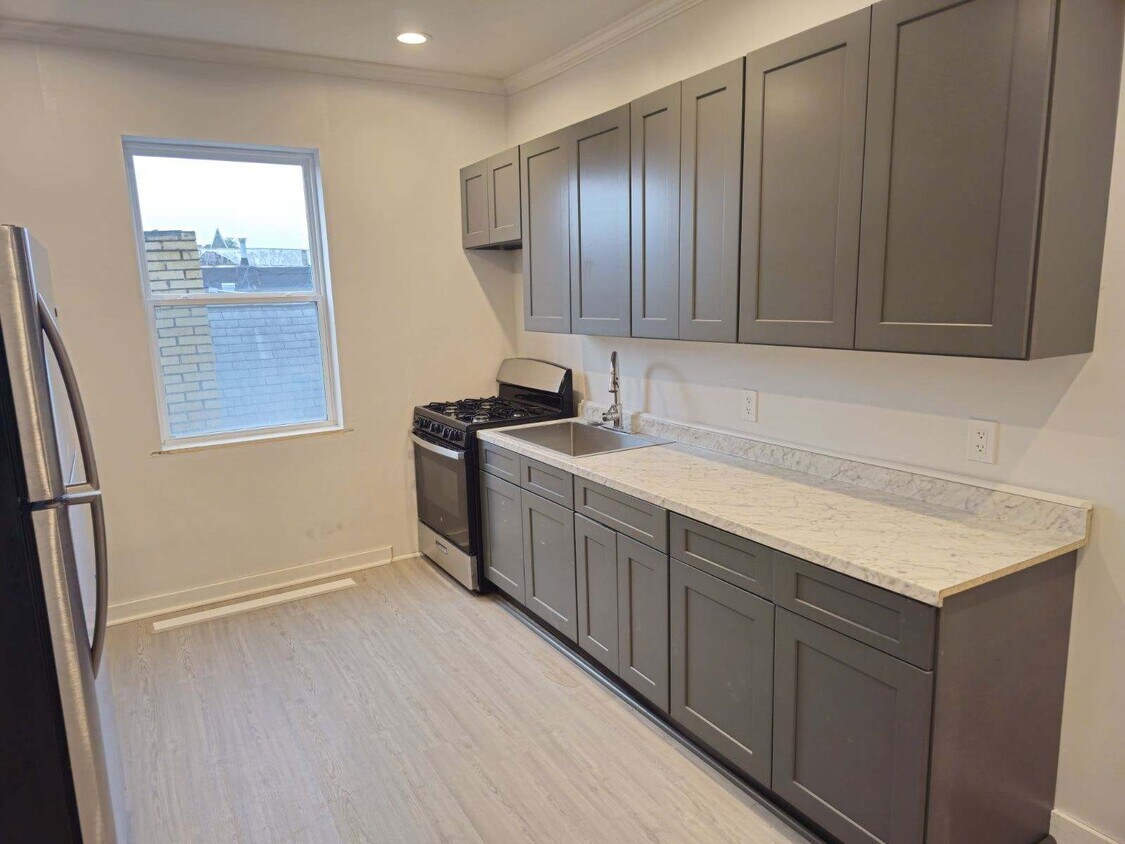 147 Grant Ave Unit 147C, Vandergrift, PA 15690 Room for Rent in