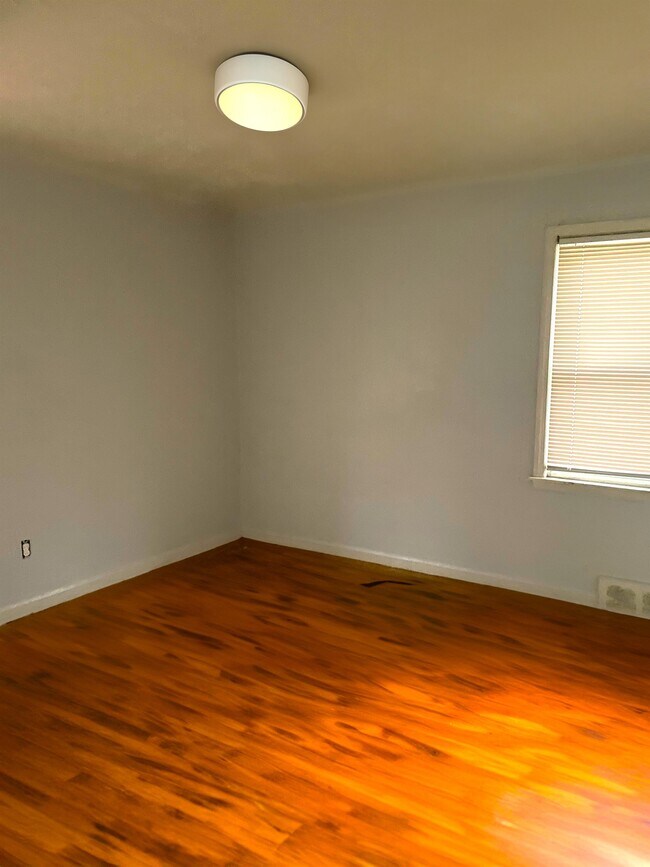 Building Photo - 15360 Kentfield St