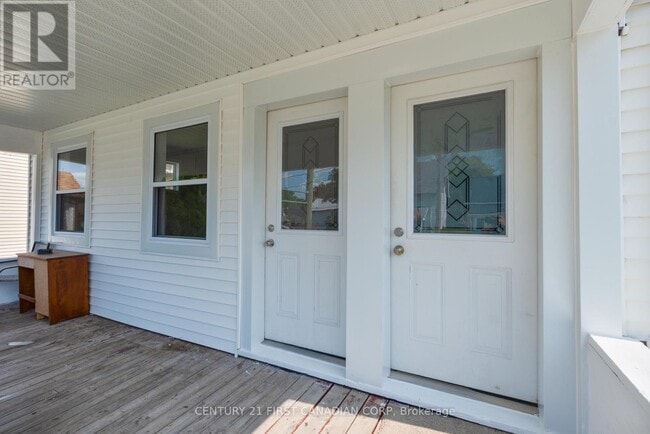 Building Photo - 35 Inkerman St