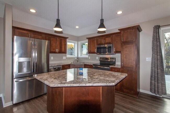 Building Photo - 371 Brookestone Dr SE