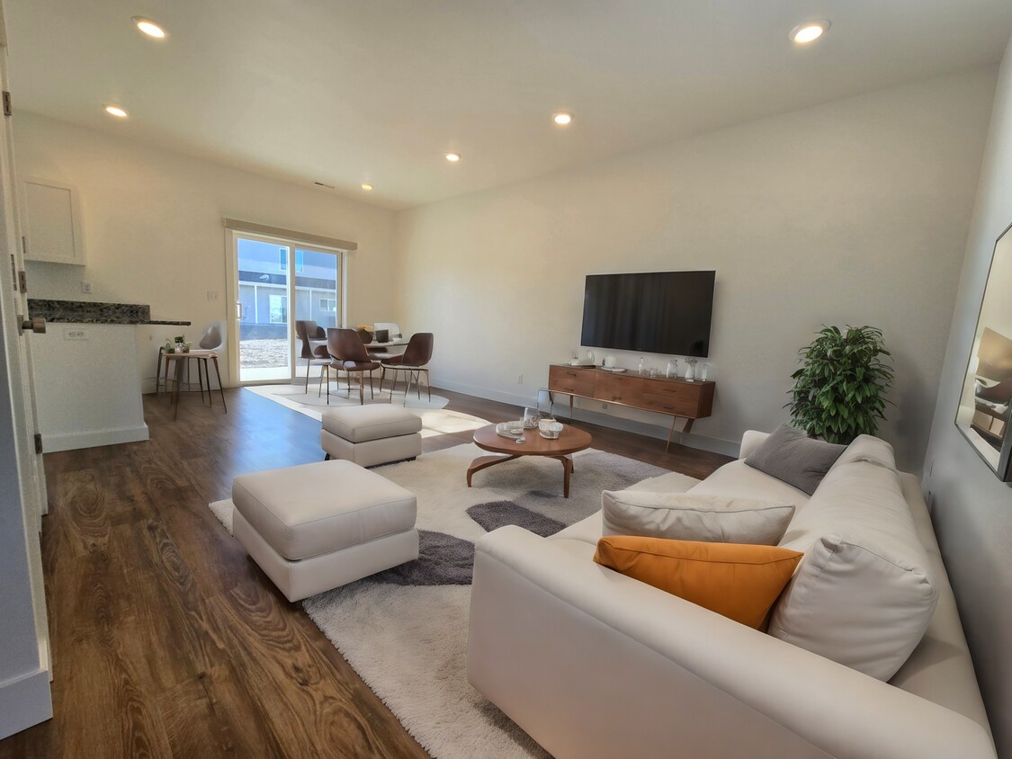 Primary Photo - New & Modern 2-Story Townhome for Rent in ...