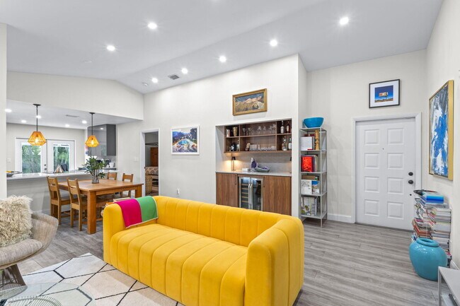 Foto del edificio - 2474 Bedford Mews Dr
