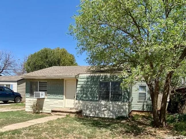 Building Photo - Cutie in Arnett Benson! Great 2/1 Near Sch...