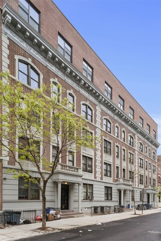 Primary Photo - 319 Lincoln Pl