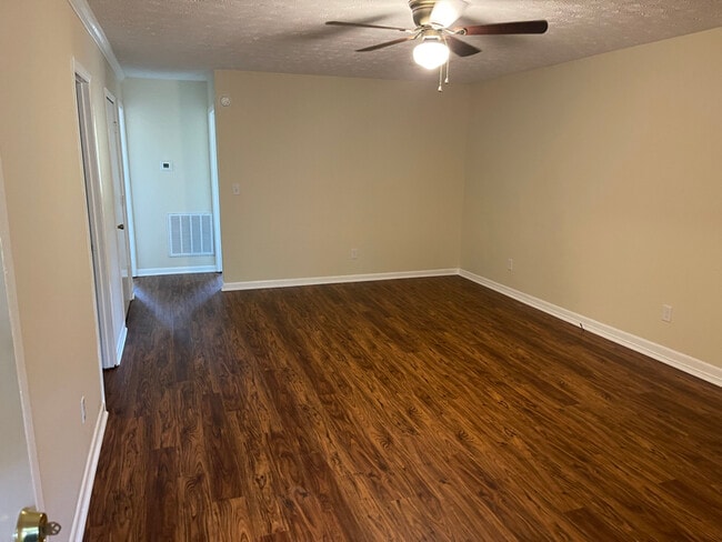 Building Photo - 1021 Fall Creek Rd