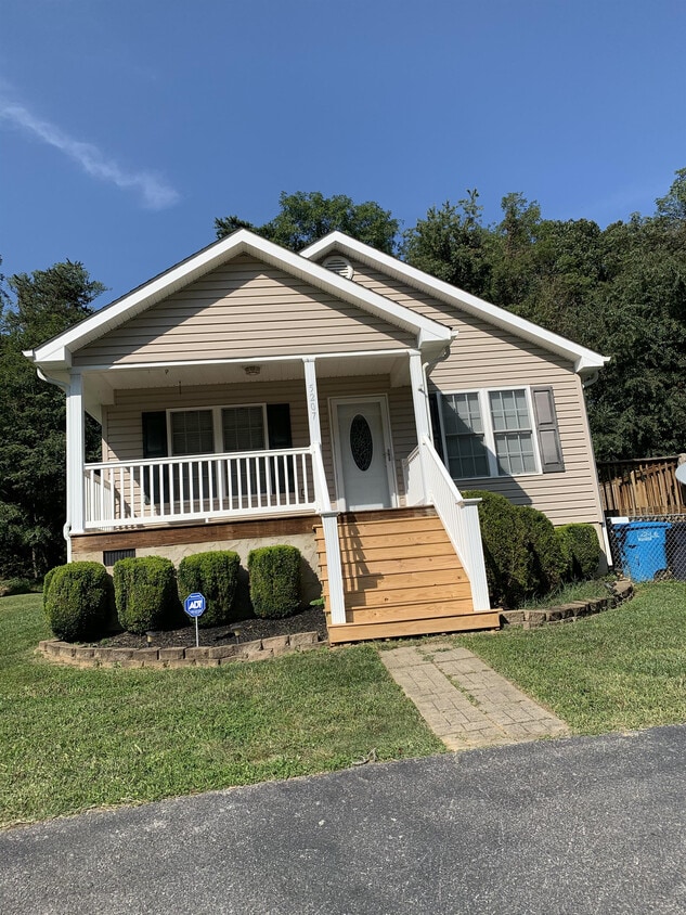 Photo - 5207 Salem Turnpike NW (Roanoke, VA)