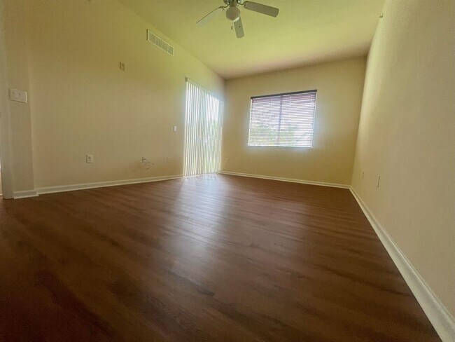 Foto del edificio - 3500 Oaks Clubhouse Dr