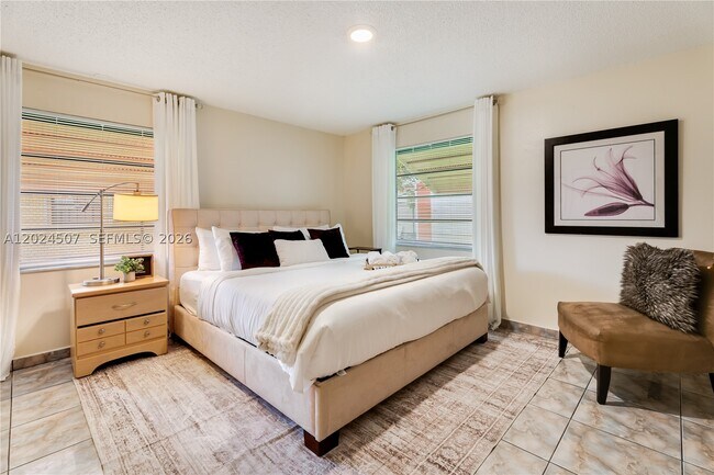 Foto del edificio - 2225 NW 170th St