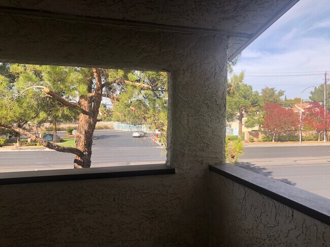 Building Photo - 6617 W Tropicana Ave