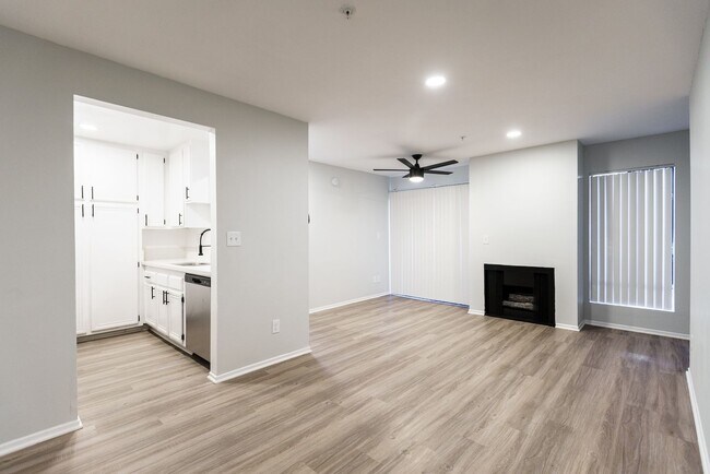 Foto del interior - 315 S Virgil Ave