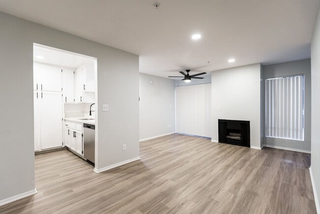 Interior Photo - 315 S Virgil Ave