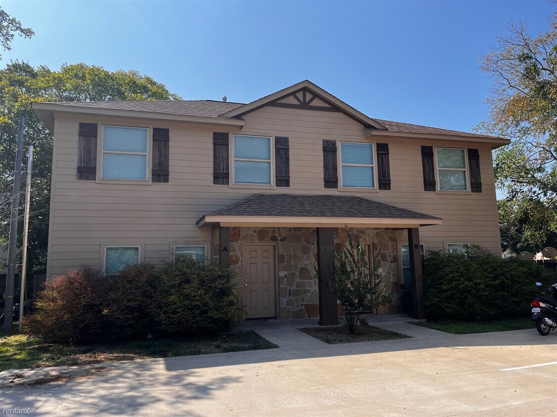 Primary Photo - 3 br, 3.5 bath Duplex - 204 Luther St Apt ...