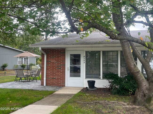 Foto del edificio - 434A Portsmouth Dr