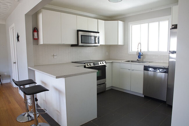 Building Photo - 1148 Woodroffe Ave