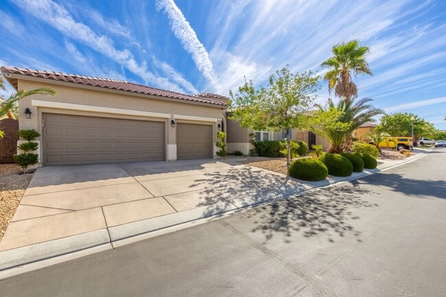 Building Photo - Beautifully Upgraded, Single Story 3 Bed, ...