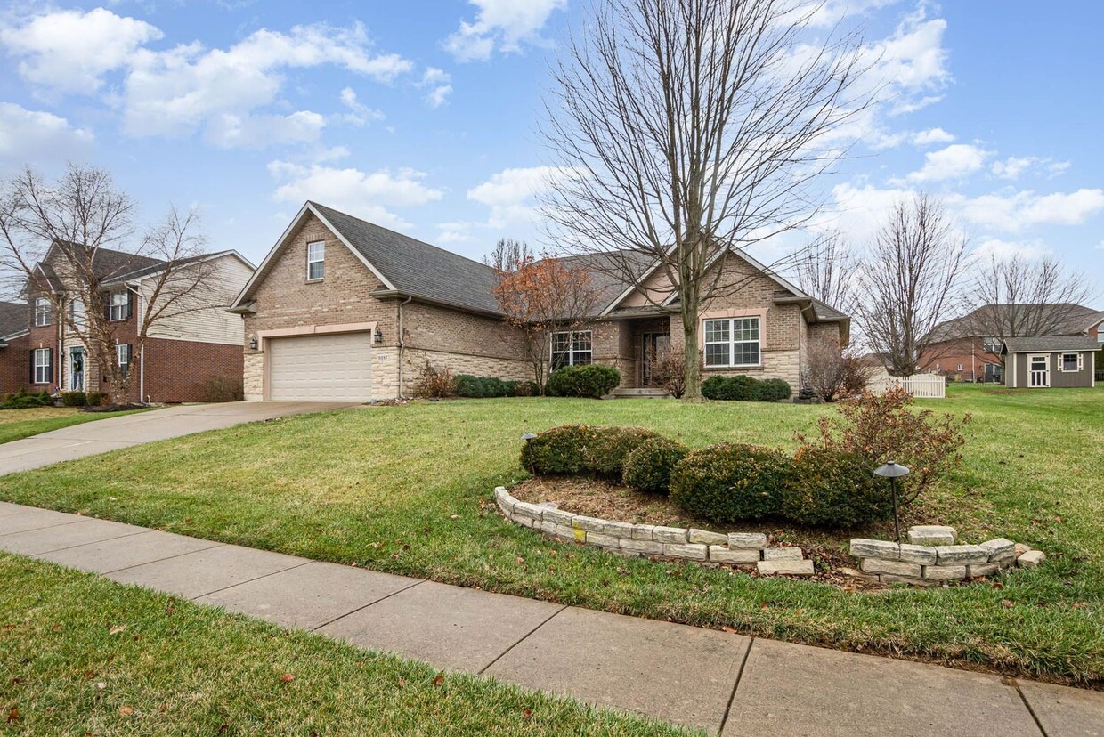 Foto principal - New! Large home in Great suburban neighbor...