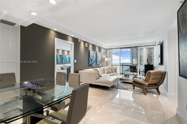 Foto del edificio - 6801 Collins Ave