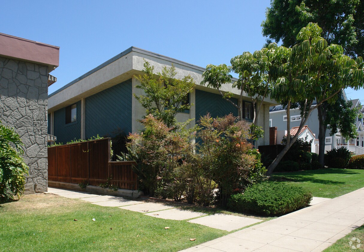 Building Photo - 443 D Ave