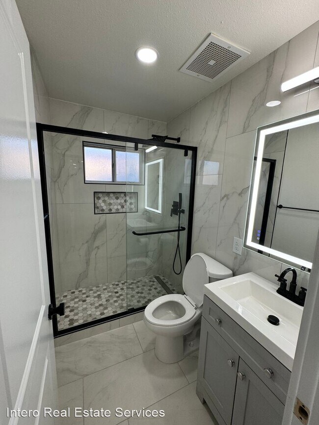 Foto del edificio - 3 br, 2 bath House - 881 Clyde Ave
