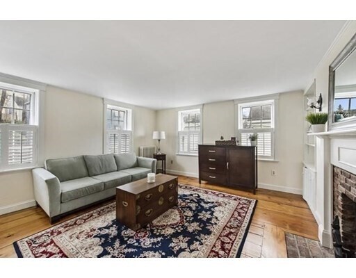 Building Photo - 27 Elm St