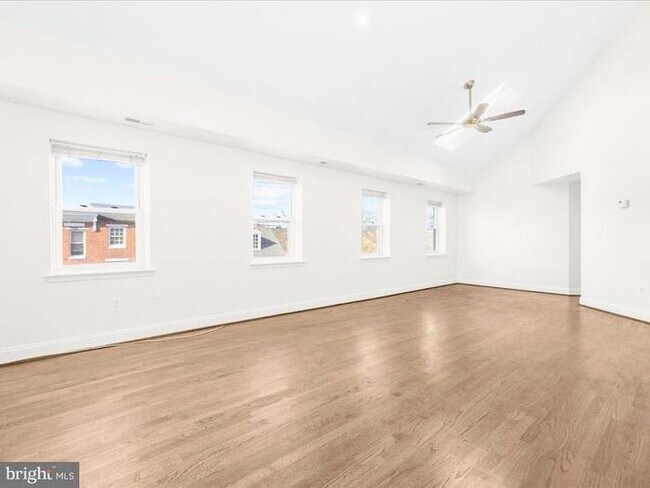 Foto del edificio - 723 S Charles St