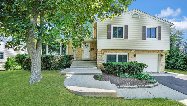 Building Photo - 1 Forestway Dr