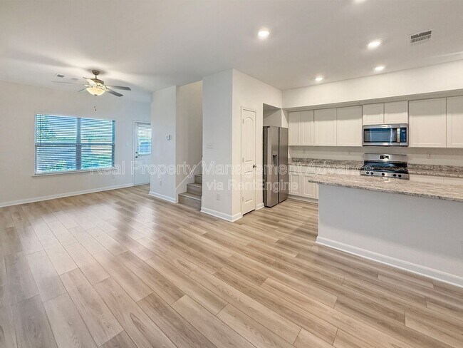 Building Photo - 303 Stone Ct