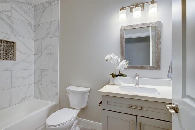 Foto del edificio - 3833 McKinley St