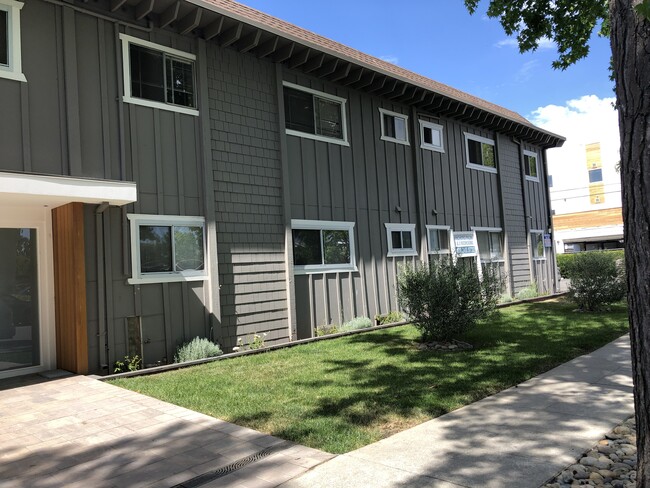 Building Photo - Ranchero Palms Apartments